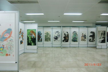 展覽展示服務(wù)全攻略 從掛畫(huà)展板到專(zhuān)業(yè)展柜租賃